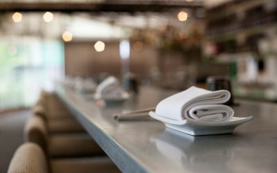 The Life Cycle of a Restaurant Tablecloth: How Linen Rental Handles Stains, Wear, and Replacement